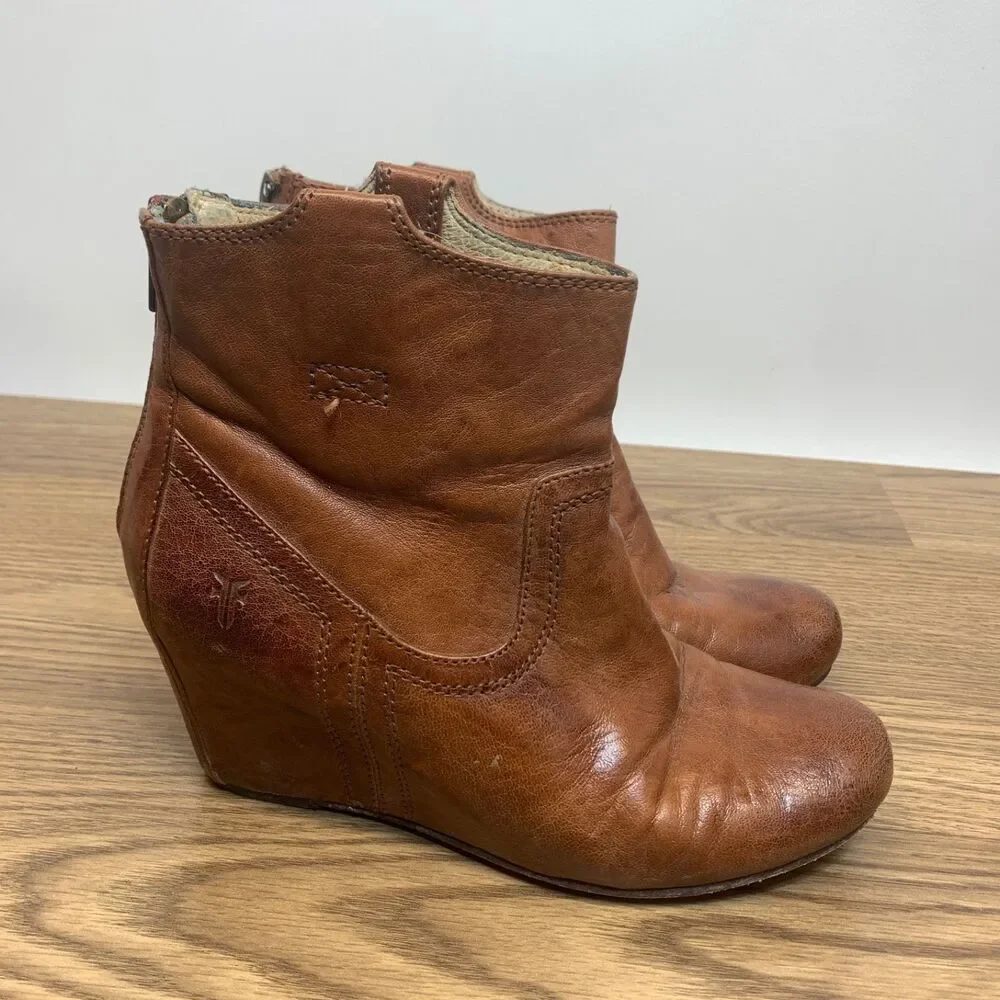 Frye‎ Carson Booties Women Size 7M Hidden Wedge 3470655 Cognac Brown Leather Zip
